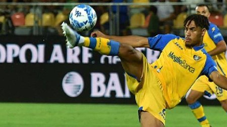 Serie B&nbsp;: Anthony Oyono décisif, Frosinone arrache un nul spectaculaire face à Catanzaro
