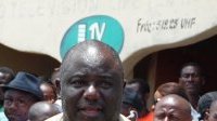 Ali Bongo échange avec Rose Christiane Ossouka Raponda et Sébastien Bottari
