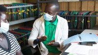La crise de la dette pèse sur les systèmes de santé dans les pays en développement, prévient ONUSIDA
