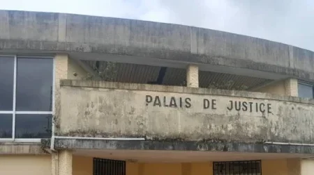 Franceville : 70 affaires à la barre, dont un quadruple meurtre familial, pour l’ouverture de la session criminelle
