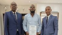 Coaching&nbsp;: Louis Djasmy Mavoungou Nfoumbi, premier Gabonais titulaire de la licence A de l’IHF, honoré par la tutelle
