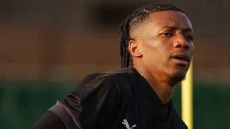 Malte : Anse Ngoubi Demba prolonge au Mosta FC
