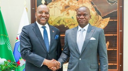 Oligui Nguema et l’ambassadeur d’Angola réaffirment la solidité des liens entre Libreville et Luanda
