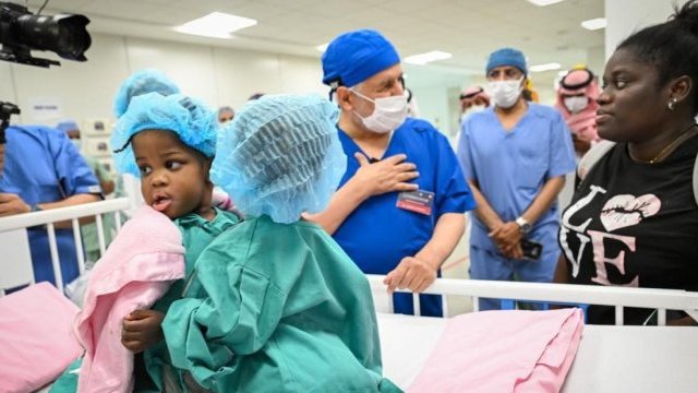 Arabie saoudite : Des jumelles siamoises jamaïcaines séparées avec succès