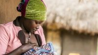Plus de la moitié des parents et femmes enceintes exposés à un marketing offensif des substituts du lait maternel
