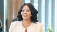 Anouchka Oligui Nguema fait sensation dans un élégant tailleur-jupe