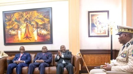 Brice Clotaire Oligui Nguéma échange avec des anciens dignitaires du Gabon

