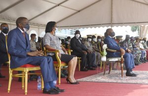 Ali Bongo préside la cérémonie de passation de commandement au Camp Baraka