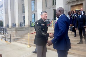Etats-unis&nbsp;: Le général Brice Clotaire Oligui Nguema en visite au Pentagone