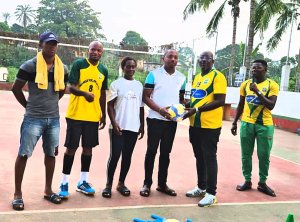 Coopération&nbsp;: Remise de matériel didactique à Koulamoutou par Mangasport
