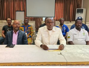 Élection à la Fégafoot&nbsp;: face aux polémiques, les clubs professionnels font bloc derrière Pierre Alain Mounguengui