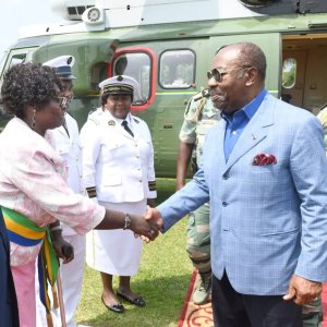 Ali Bongo échange avec les femmes, les jeunes et les notables de Cocobeach